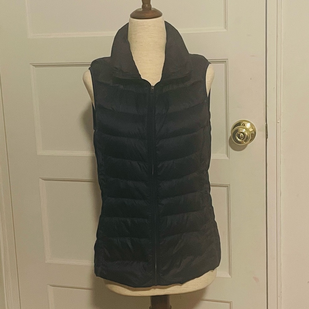 Uniqlo blue thin puffy vest NWOT
